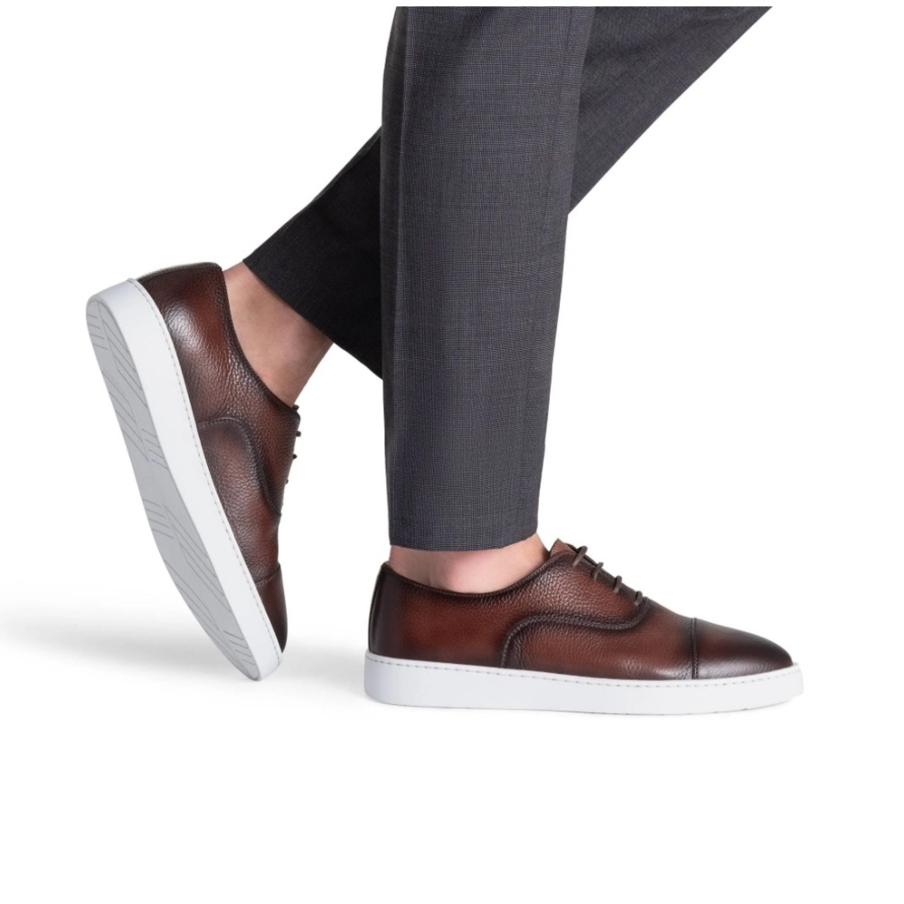 Magnanni Lasaro Men's Tumbled Brown Hybrid
Low-Top Oxford Sneakers size US 9